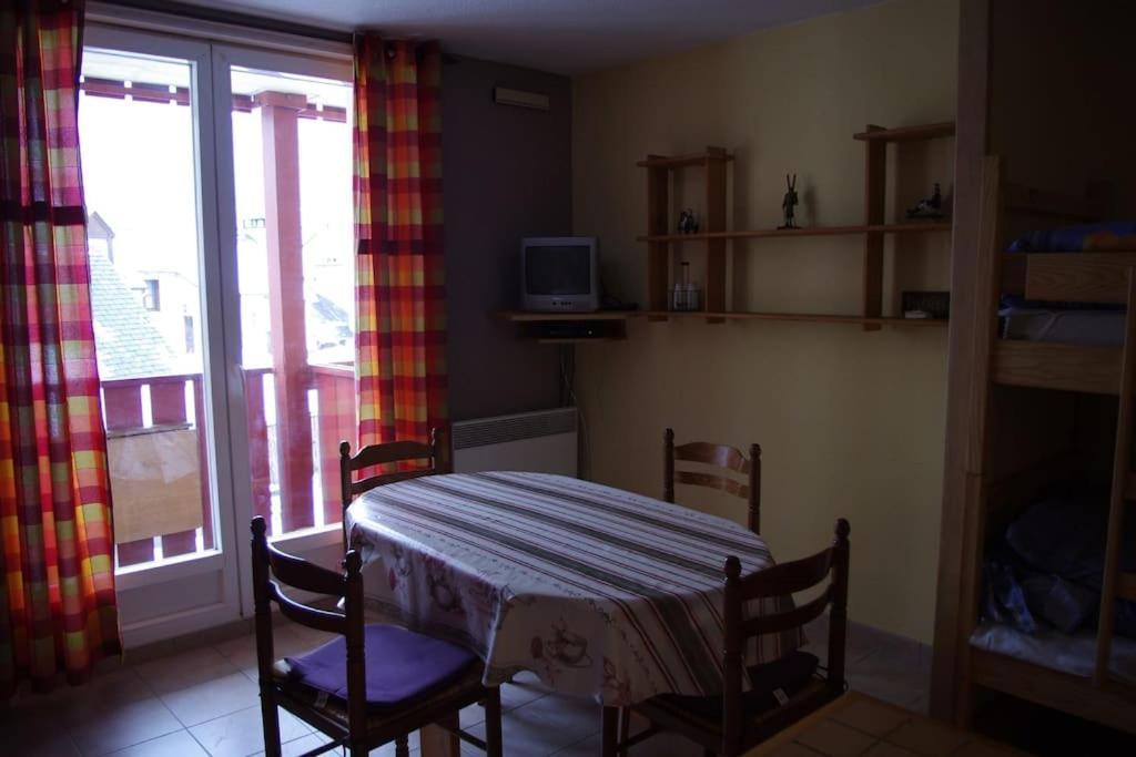 Agreable Studio A 400 M Du Centre Ville De Luz 吕兹-圣索沃尔 外观 照片